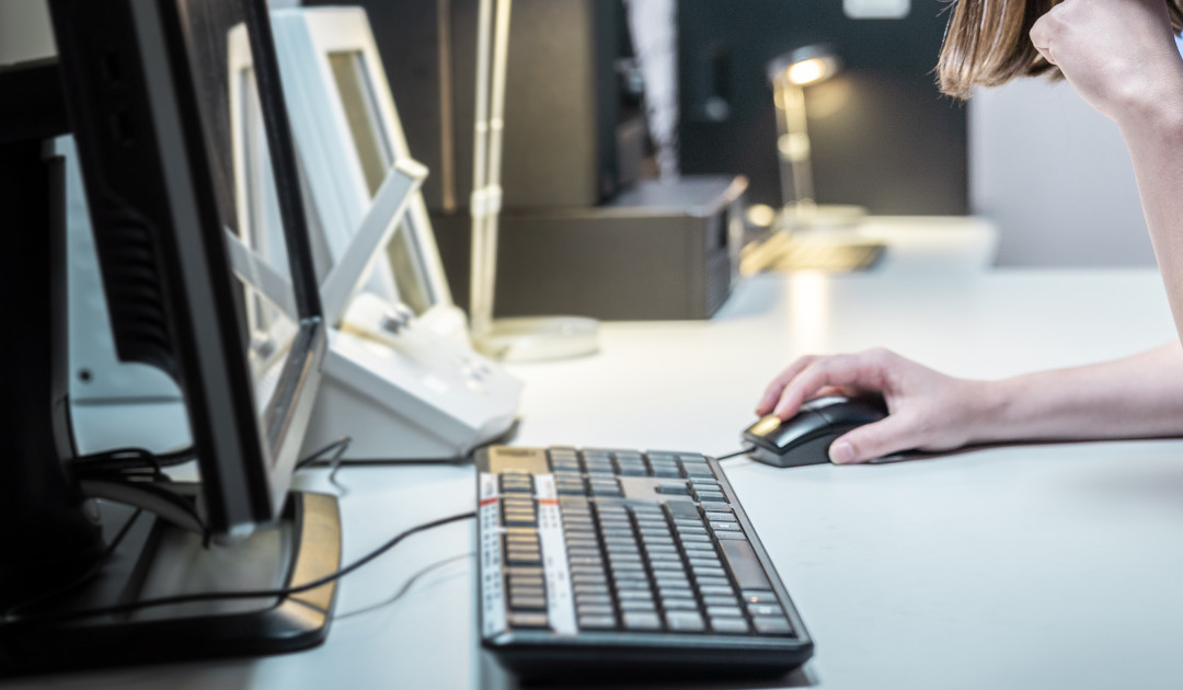 desk-keyboard-hand_1080x630
